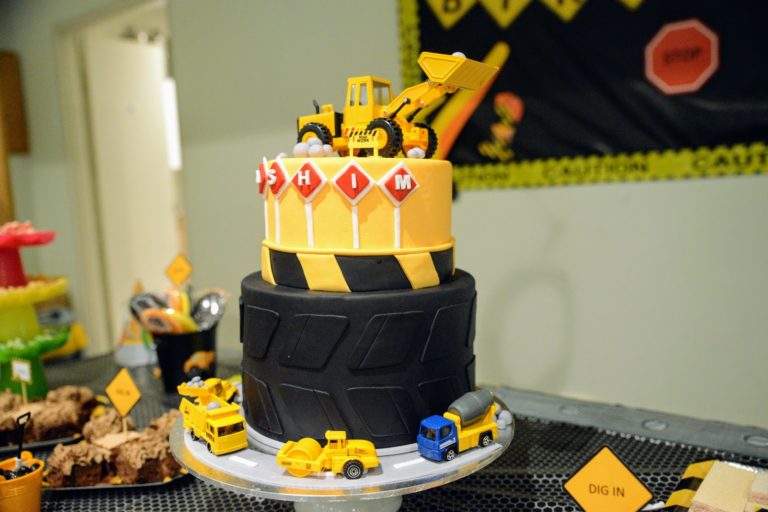 Construction theme party cake